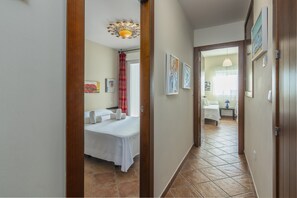 2 slaapkamers, een strijkplank/strijkijzer, gratis wifi, beddengoed