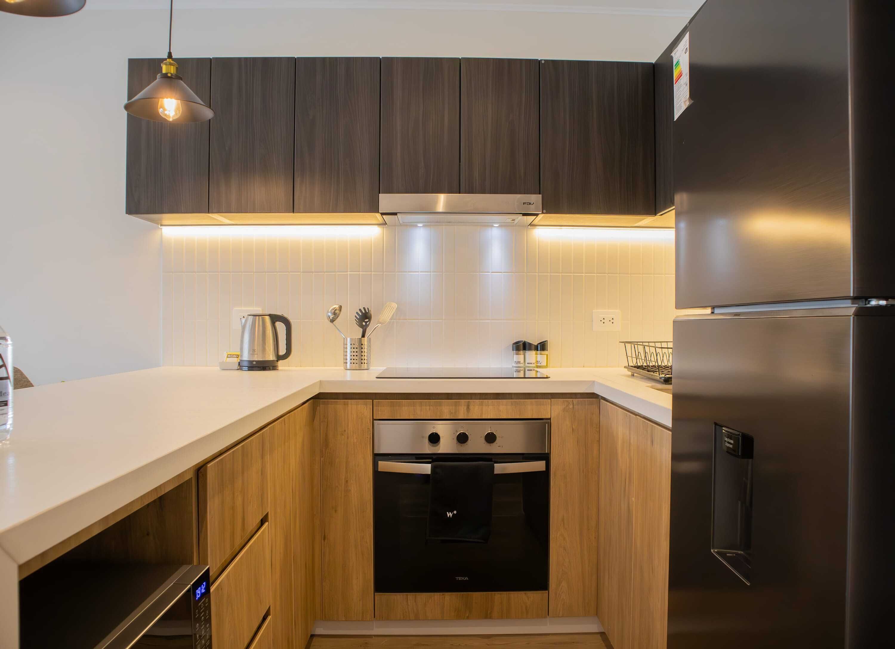 Refrigerador, microondas, horno y parrilla de estufa 