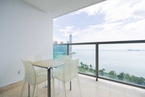 Outdoor dining - w* | Harmonious 1BR in YOO (Panamá)