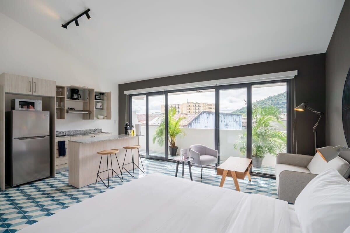 1 habitación, tabla de planchar con plancha, wifi y ropa de cama 