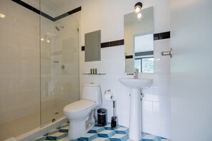 Bruser, hårtørrer, håndklæder