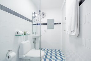 Shower, hair dryer, towels, shampoo