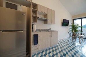 Fridge, microwave, stovetop, coffee/tea maker