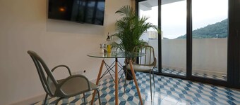 w* | Exceptional Loft Stay in Santa Ana