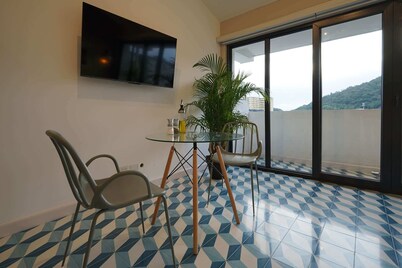 w* | Exceptional Loft Stay in Santa Ana