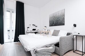 Iron/ironing board, WiFi, bed sheets