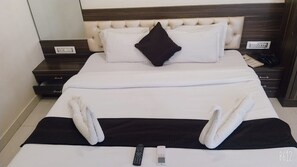 Standard Double Room | Free WiFi, bed sheets