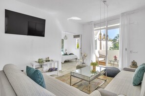 TV - Marbella Real Golden Mile - 4 Bedroom Apartment (Marbella)