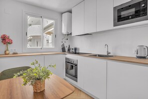 Fridge, microwave, oven, dishwasher - Marbella Real Golden Mile - 3 Bedroom Apartment (Marbella)