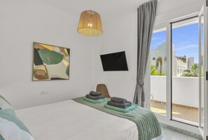 4 makuuhuonetta, silitysrauta/-lauta, ilmainen Wi-Fi, vuodevaatteet