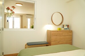 Iron/ironing board, free WiFi, bed sheets