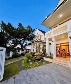 Front of property - Moon Valley Villas Da Lat (Xuan Huong - Da Lat)