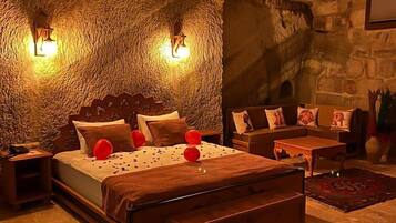 Honeymoon Room, Garden View | 1 bedroom, in-room safe, iron/ironing board, free WiFi