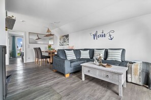 TV, fireplace, DVD player, books - Glück - 3 Hunde, Infrarot-sauna, Kamin, Badewanne, Balkon, Pkw-stellplatz (Olpenitz)