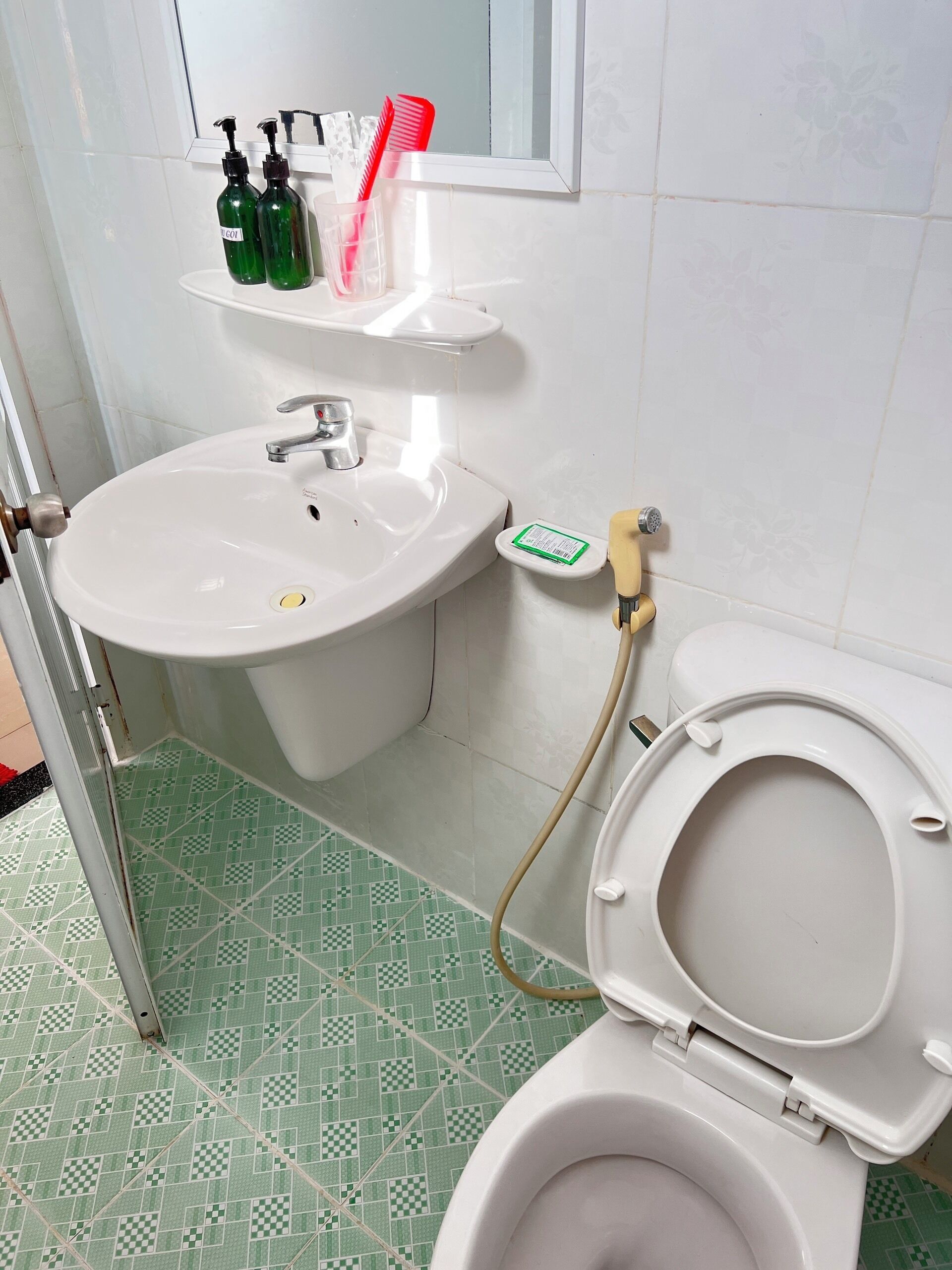 三人房, 多張床, 非吸煙房 | 浴室 | 淋浴設備、淋浴花灑、名牌盥洗用品、吹風機