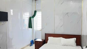 Standard Double Room, 1 Queen Bed, Non Smoking | Desk, laptop workspace, blackout drapes, soundproofing