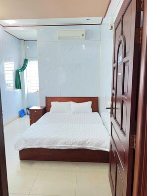 Standard Double Room, 1 Queen Bed, Non Smoking | Desk, laptop workspace, blackout drapes, soundproofing - Gia Tu Hotel (Bien Hoa)