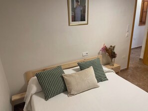 3 chambres, fer et planche Ă repasser, Wi-Fi, draps fournis