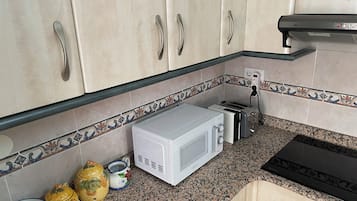 冷蔵庫、電子レンジ、食器洗い機、トースター