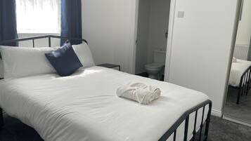 Kamar Double Standar, Bebas Asap Rokok, kamar mandi pribadi | Meja kerja, ruang kerja ramah laptop, kedap suara, dan Wi-Fi gratis