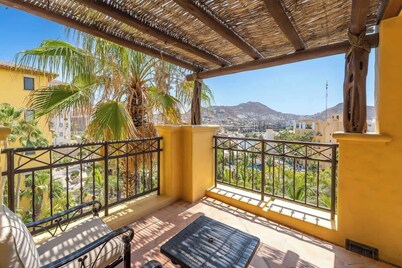 Hacienda  beachfront  luxury condo!