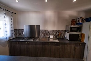 KĂŒhlschrank, Mikrowelle, Ofen, Herdplatte