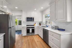 Batterie de cuisine, vaisselle et ustensiles