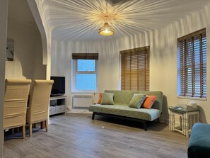 Apartment | Living area | Flat-screen TV - Purbeck Inn Apartment in Bournemouth Town Centre (Bournemouth)