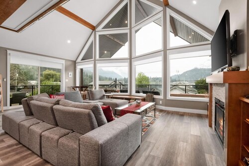 Steps From The Lake With Water & Mountain Views