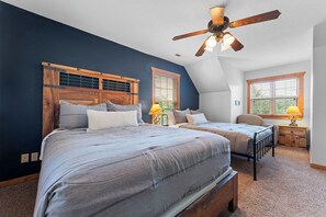 4 habitaciones, tabla de planchar con plancha, cuna de viaje y wifi 