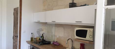 Micro-ondes, four, plaque de cuisson, lave-vaisselle