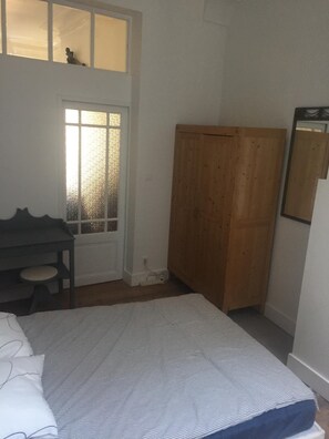 2 bedrooms, iron/ironing board, WiFi, bed sheets - Very nice air-conditioned apartment with terassecalme in central Bordeaux (Bordeaux)