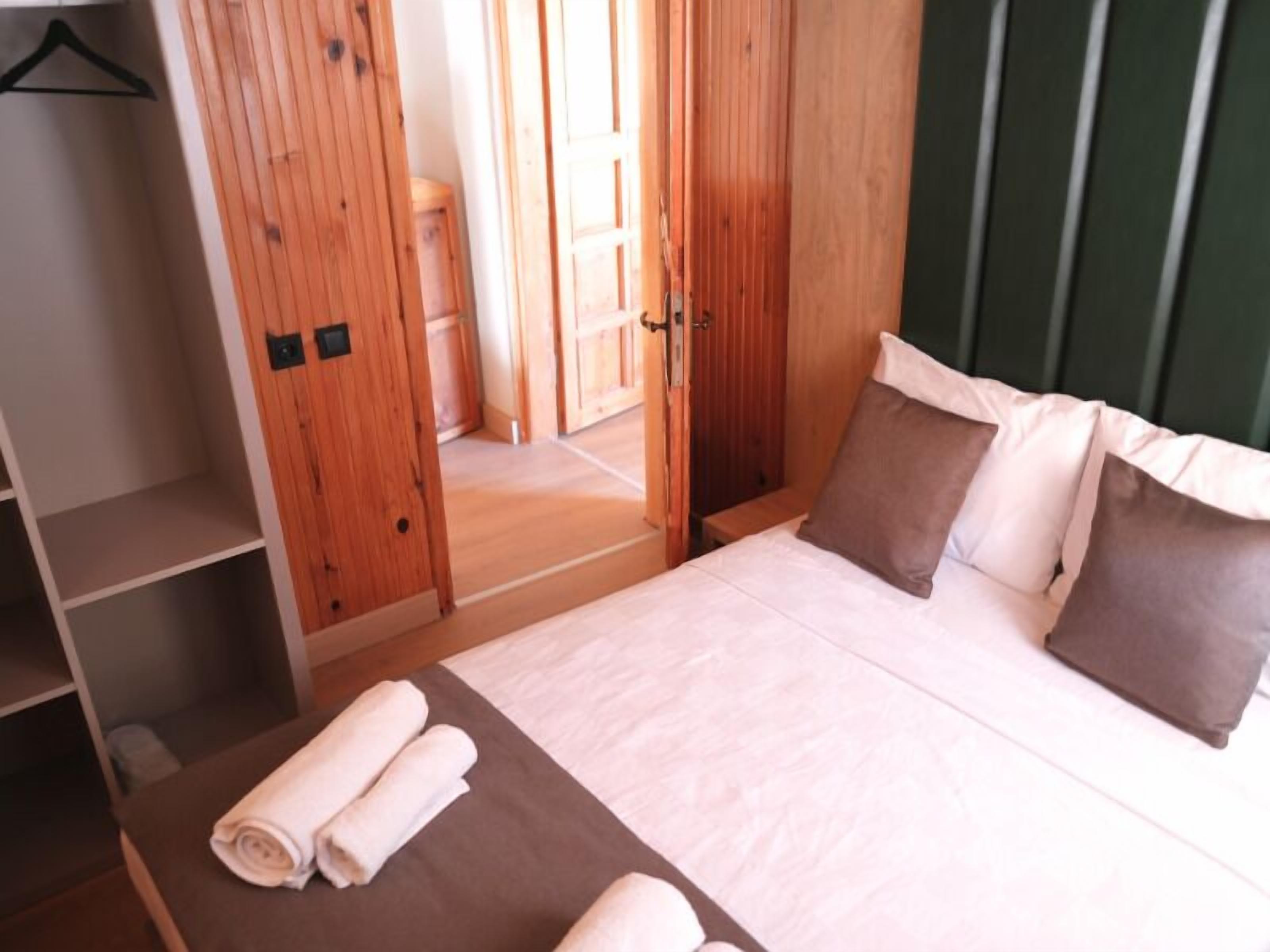 Familie maisonnette, balkon, uitzicht op tuin | Luxe beddengoed, een minibar, een kluis op de kamer, een bureau