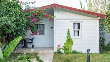 Bangalô família, vista para o jardim | Terraço/pátio