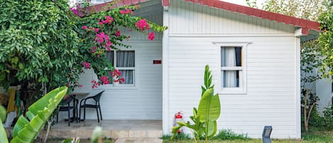 Familie bungalow, uitzicht op tuin | Terras