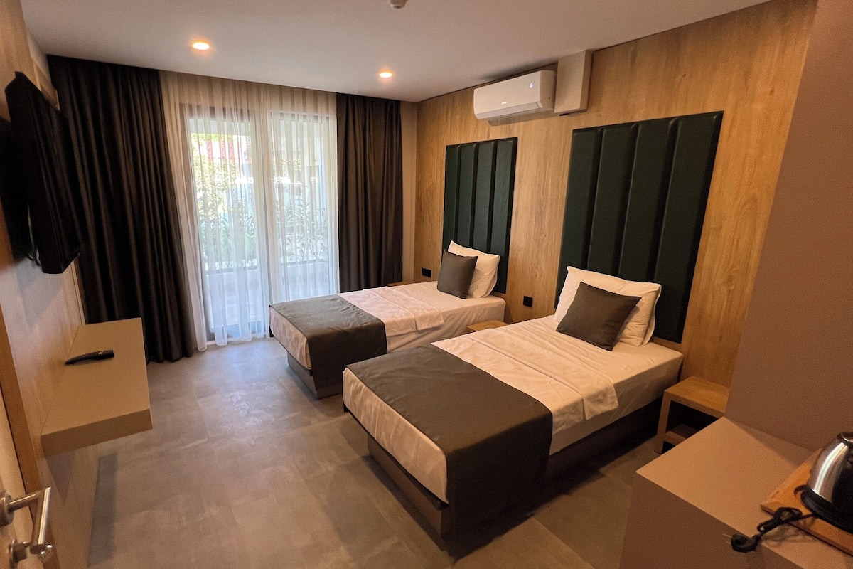 Deluxe Room, Multiple Beds