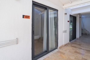 Economy Room, 1 Double Bed, Non Smoking | Premium bedding, minibar, in-room safe, desk