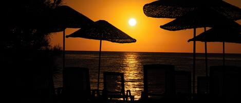 Private beach nearby, free beach shuttle, sun-loungers, beach umbrellas