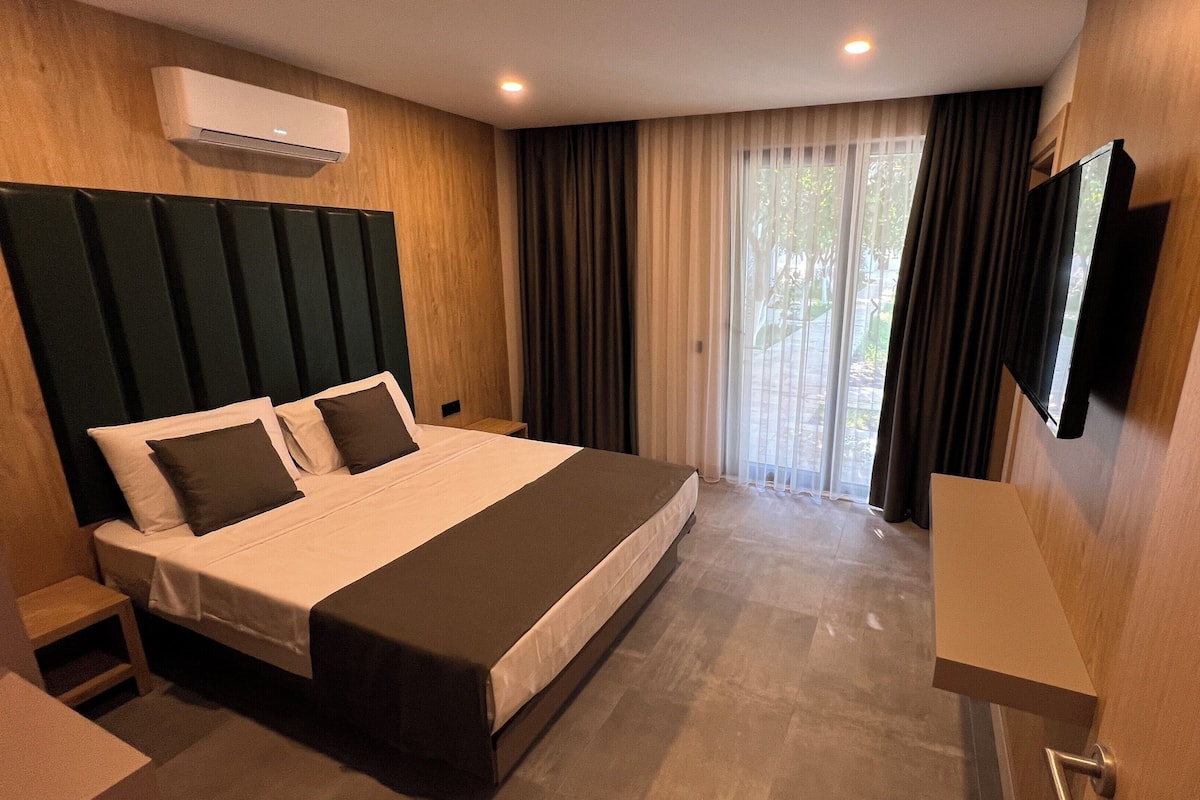 Deluxe Room, 1 Double Bed, Patio, Garden View
