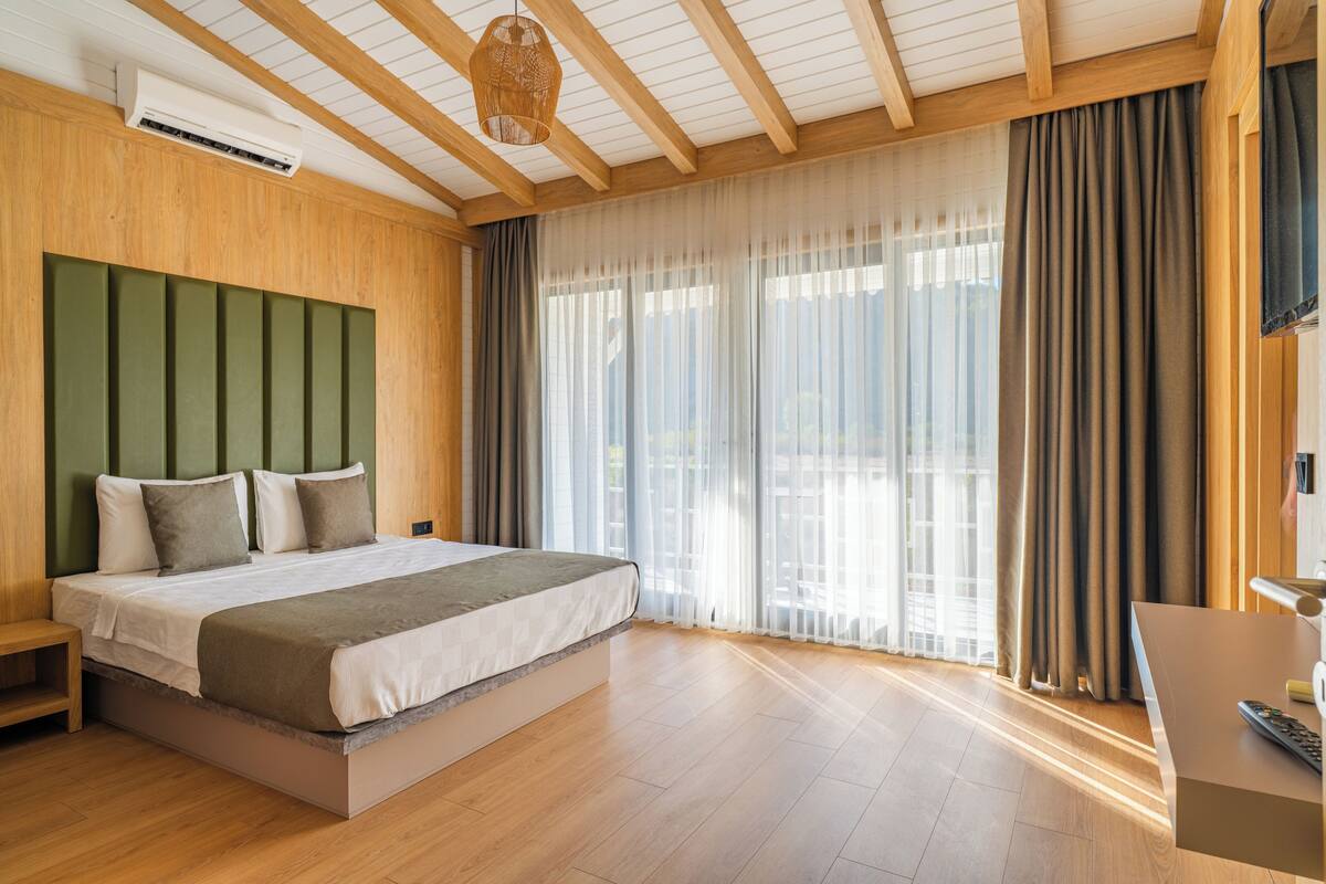Ropa de cama de alta calidad y minibar 
