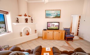 TV - Casa Susie with communal heated pool. (San Felipe)