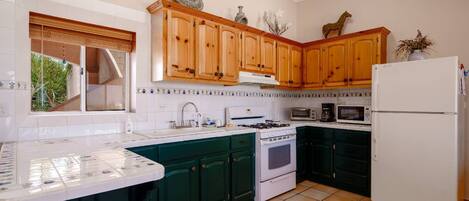 Fridge, microwave, oven, coffee/tea maker