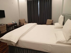 Deluxe Double or Twin Room | Free WiFi - Hotel Jabeer (New Mirpur City)