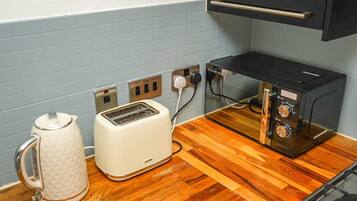 Apartment | Private kitchen | Fridge, microwave, oven, stovetop
