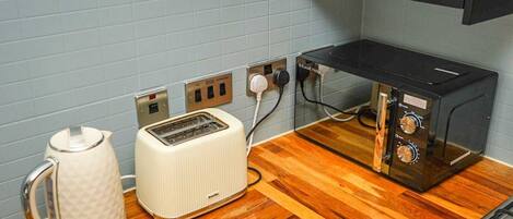 Refrigerador, microondas, horno, placa de cocina