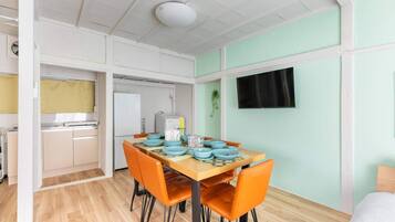 Basic Apartment | Living area | TV