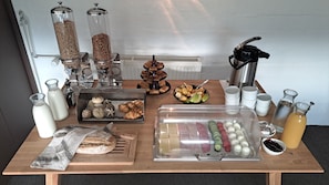 Free daily buffet breakfast