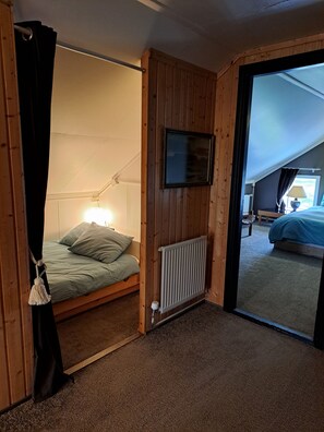 Family Studio Suite, Ocean View | Free WiFi - Lónkot (Skagafjorour)