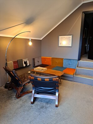 Family Studio Suite, Ocean View | Living area