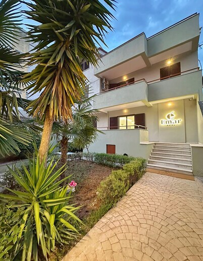 Emar Hotel